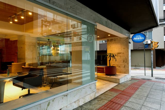 Fachada ou ambiente do Hotel Valerim